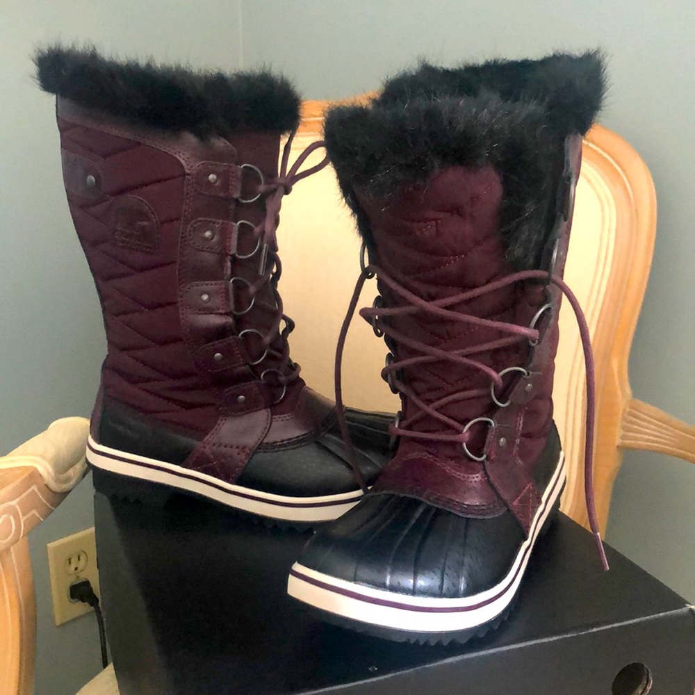 Sorel Women’s Tofino ll Winter Boots, Epic Plum. Size 7